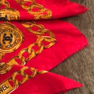 Chanel red chain 31 Rue Cambon scarf